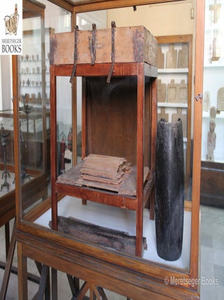 Qustul-Decorated chest-003