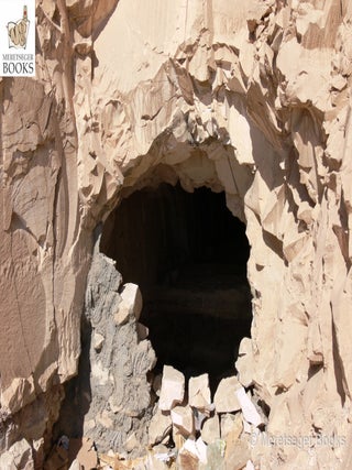 DelB-Tomb with erotic graffiti-003