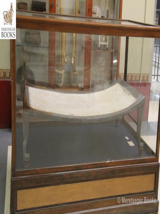Tutankhamen-Beds and headrests-007