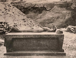 Le tombeau d'Osiris. Mission Amélineau. Monographie de la découverte faite en 1897-1898 par E. Amélineau.[newline]M0073a-164.jpeg