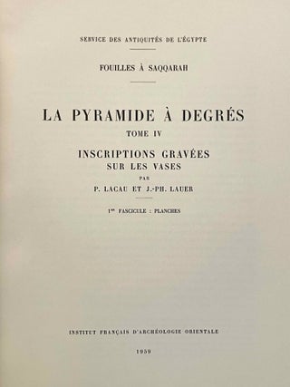 La pyramide &agrave; degr&eacute;s. Tome IV: Inscriptions grav&eacute;es sur les vases. Fasc. 1: Planches. Fasc. 2: Texte. Tome V: Inscriptions &agrave; l'encre sur les vases. 2 volumes.