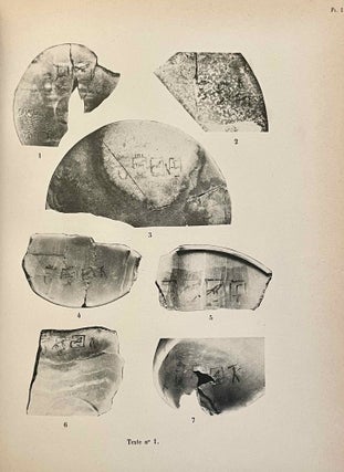 La pyramide à degrés. Tome IV: Inscriptions gravées sur les vases. Fasc. 1: Planches. Fasc. 2: Texte. Tome V: Inscriptions à l'encre sur les vases. 2 volumes.