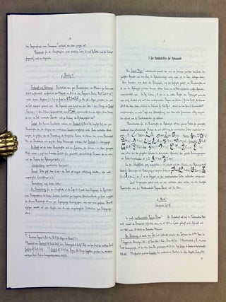 Hieratische Pal&auml;ographie. Die altaegyptische Buchschrift in ihrer Entwicklung von der f&uuml;nften Dynastie bis zur r&ouml;mischen Zeit. Band I, II & III (complete set) + Erg&auml;nzungsheft zu Band I und Band II.[newline]M1120o-06.jpeg