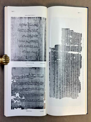 Hieratische Pal&auml;ographie. Die altaegyptische Buchschrift in ihrer Entwicklung von der f&uuml;nften Dynastie bis zur r&ouml;mischen Zeit. Band I, II & III (complete set) + Erg&auml;nzungsheft zu Band I und Band II.[newline]M1120o-14.jpeg