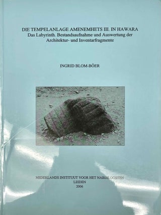 Item #M11460 Die Tempelanlage Amenemhets III. in Hawara. Das Labyrinth: Bestandsaufnahme und...[newline]M11460-00.jpeg