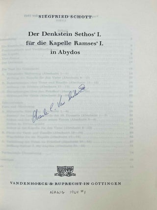 Akademieschriften, 1950-1967. 1) Eine &auml;gyptische Schreibpalette als Rechenbrett. 2) Alt&auml;gyptische Festdaten. 3) Der Denkstein Sethos' I. f&uuml;r die Kapelle Ramses' I. in Abydos. 4) Die Deutung der Geheimnisse des Rituals f&uuml;r die Abwehr des B&ouml;sen. 5) Hieroglyphen - Untersuchungen zum Ursprung der Schrift. 6) Kanais. Der Tempel Sethos I. im Wadi Mia. 7) Die Reinigung Pharaohs in einem memphitischen Tempel (Berlin P 13242). 8) Das sch&ouml;ne Fest vom W&uuml;stentale. Festbr&auml;uche einer Totenstadt. 9) Die Schrift der verborgenen Kammer in K&ouml;nigsgr&auml;bern der 18. Dynastie. (Gliederung, Titel und Vermerke). 10) Zum Kr&ouml;nungstag der K&ouml;nigin Hatscheps&ucirc;t. 11) Zur Kr&ouml;nungstitulatur der Pyramidenzeit. 12) Zum Weltbild der Jenseitsf&uuml;hrer des neuen Reiches.[newline]M11917-11.jpeg