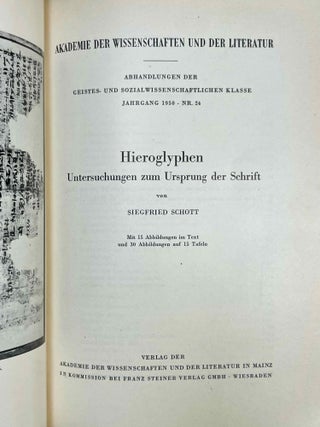 Akademieschriften, 1950-1967. 1) Eine &auml;gyptische Schreibpalette als Rechenbrett. 2) Alt&auml;gyptische Festdaten. 3) Der Denkstein Sethos' I. f&uuml;r die Kapelle Ramses' I. in Abydos. 4) Die Deutung der Geheimnisse des Rituals f&uuml;r die Abwehr des B&ouml;sen. 5) Hieroglyphen - Untersuchungen zum Ursprung der Schrift. 6) Kanais. Der Tempel Sethos I. im Wadi Mia. 7) Die Reinigung Pharaohs in einem memphitischen Tempel (Berlin P 13242). 8) Das sch&ouml;ne Fest vom W&uuml;stentale. Festbr&auml;uche einer Totenstadt. 9) Die Schrift der verborgenen Kammer in K&ouml;nigsgr&auml;bern der 18. Dynastie. (Gliederung, Titel und Vermerke). 10) Zum Kr&ouml;nungstag der K&ouml;nigin Hatscheps&ucirc;t. 11) Zur Kr&ouml;nungstitulatur der Pyramidenzeit. 12) Zum Weltbild der Jenseitsf&uuml;hrer des neuen Reiches.[newline]M11917-18.jpeg