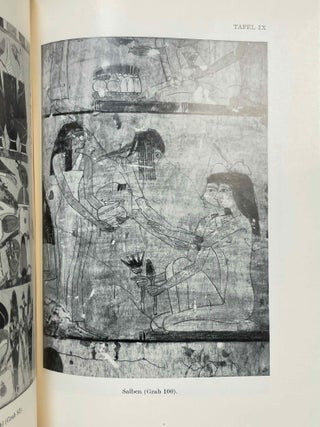 Akademieschriften, 1950-1967. 1) Eine &auml;gyptische Schreibpalette als Rechenbrett. 2) Alt&auml;gyptische Festdaten. 3) Der Denkstein Sethos' I. f&uuml;r die Kapelle Ramses' I. in Abydos. 4) Die Deutung der Geheimnisse des Rituals f&uuml;r die Abwehr des B&ouml;sen. 5) Hieroglyphen - Untersuchungen zum Ursprung der Schrift. 6) Kanais. Der Tempel Sethos I. im Wadi Mia. 7) Die Reinigung Pharaohs in einem memphitischen Tempel (Berlin P 13242). 8) Das sch&ouml;ne Fest vom W&uuml;stentale. Festbr&auml;uche einer Totenstadt. 9) Die Schrift der verborgenen Kammer in K&ouml;nigsgr&auml;bern der 18. Dynastie. (Gliederung, Titel und Vermerke). 10) Zum Kr&ouml;nungstag der K&ouml;nigin Hatscheps&ucirc;t. 11) Zur Kr&ouml;nungstitulatur der Pyramidenzeit. 12) Zum Weltbild der Jenseitsf&uuml;hrer des neuen Reiches.[newline]M11917-31.jpeg