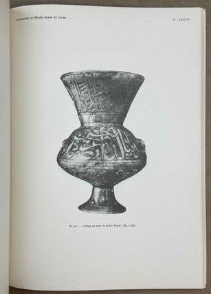 Catalogue général du Musée arabe du Caire. Lampes et bouteilles en verre émaillé.