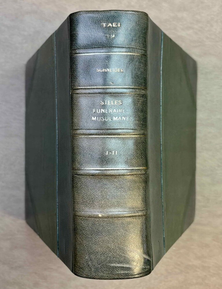Item #M13183 St&egrave;les fun&eacute;raires musulmanes des Iles Dahlak (Mer Rouge). Tome I: Introduction, documents et indices. Tome II: Tableaux et planches (complete set). SCHNEIDER Madeleine.[newline]M13183-00.jpeg