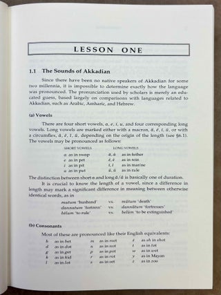 A grammar of Akkadian, 2nd edition. [with:] Key to A Grammar of Akkadian. 2nd ed. 2 volumes.