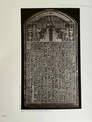 Le d&eacute;cret de Sa&iuml;s. Les st&egrave;les de Th&ocirc;nis-H&eacute;racl&eacute;ion et de Naucratis. Pal&eacute;ographie.[newline]M14030-04.jpeg