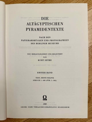 Die altägyptischen Pyramidentexte. Nach den Papierabdrücken und Photographien des Berliner Museums. Neu herausgegeben und erläutert. Band I (Spruch 1-468). Band II (Spruch 469-714). Band III: Kritischer Apparat. Beschreibung der Inschriften. Konkordanz der Texte. Band IV: Epigraphic (Spruch 213-229) (complete set)