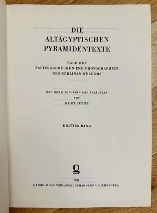 Die altägyptischen Pyramidentexte. Nach den Papierabdrücken und Photographien des Berliner Museums. Neu herausgegeben und erläutert. Band I (Spruch 1-468). Band II (Spruch 469-714). Band III: Kritischer Apparat. Beschreibung der Inschriften. Konkordanz der Texte. Band IV: Epigraphic (Spruch 213-229) (complete set)