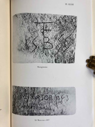 Les inscriptions et graffiti des voyageurs sur la grande pyramide[newline]M2084-20.jpg