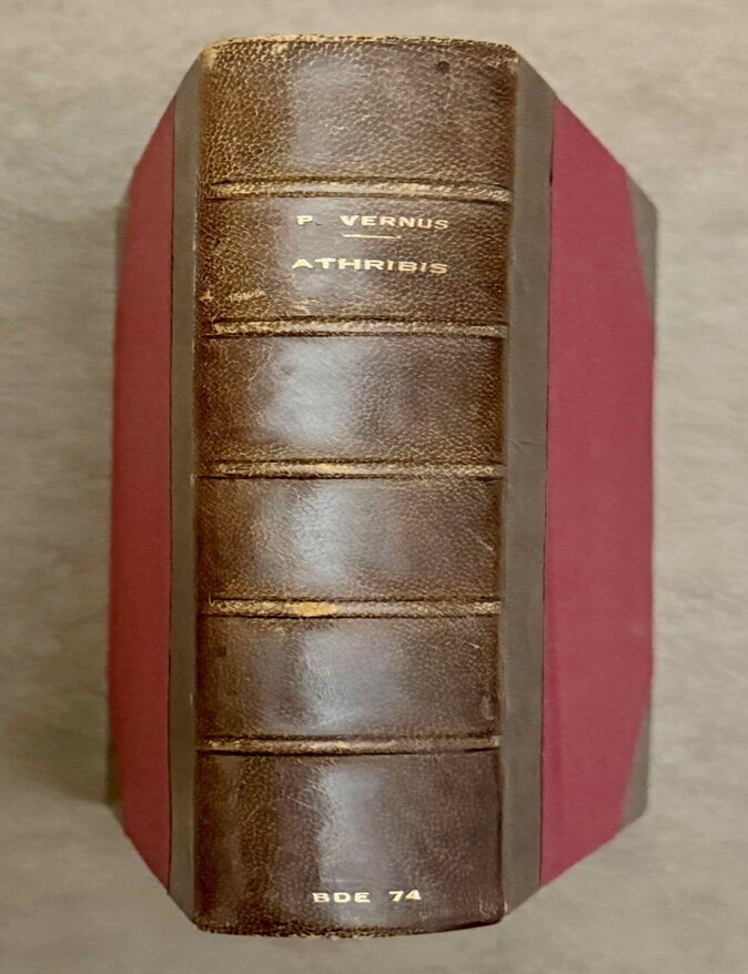 Item #M2739i Athribis. Textes et documents relatifs &agrave; la g&eacute;ographie, aux cultes et &agrave; l'histoire d'une ville du Delta &eacute;gyptien &agrave; l'&eacute;poque pharaonique. VERNUS Pascal.[newline]M2739i-00.jpeg