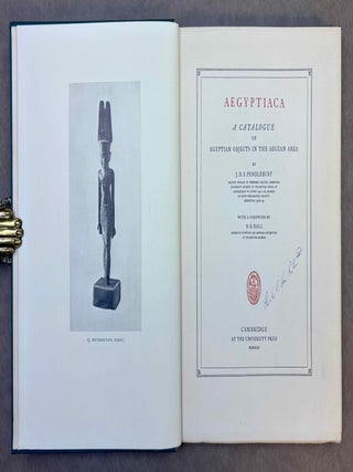 Aegyptiaca. A catalogue of Egyptian objects in the Aegean area.[newline]M3109d-03.jpeg