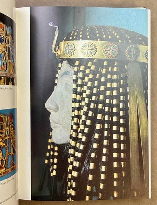 Jewels of the pharaohs. Egyptian Jewelry of the Dynastic Period.