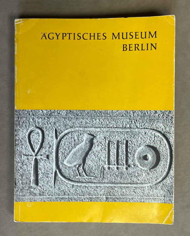 Item #M3862a Ägyptisches Museum Berlin. Ostlicher Stülerbau. Am Schloss Charlottenburg. AAF - Museum - Berlin Ouest.[newline]M3862a-00.jpeg