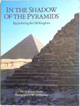 Item #M4131 In the shadow of the pyramids. Egypt during the Old Kingdom. MALEK Jaromir - FORMAN...[newline]M4131.jpg