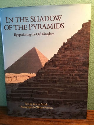 Item #M4131a In the shadow of the pyramids. Egypt during the Old Kingdom. MALEK Jaromir - FORMAN...[newline]M4131a.jpg