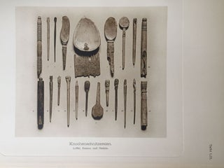Expedition Ernst von Sieglin. Ausgrabungen in Alexandria. Die griechisch-ägyptische Sammlung Ernst von Sieglin. Band II. Dritter Teil: Die Gefässe in Stein und Ton. Knochenschnitzereien.