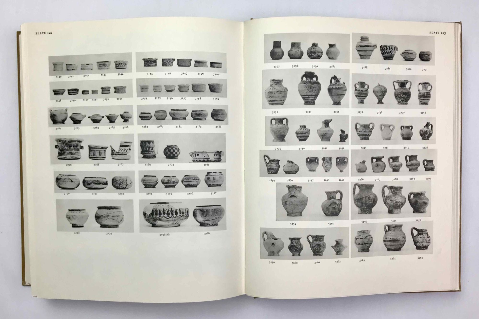 Perachora. Vol. II: Pottery, Ivories, Scarabs, and other Objects from the  Votive Deposit of Hera Limenia, excavated by Humfry Payne | PAYNE Humfry, -  DUNBABIN T. J