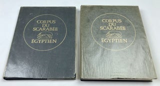 Corpus du scarabée égyptien. Tome I: Les scarabées royaux. Tome II: Analyse thématique (complete set)[newline]M4899d-01.jpeg