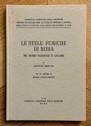 Item #M5723a Le stele puniche di Nora nel Museo Nazionale di Cagliari. MOSCATI Sabatino