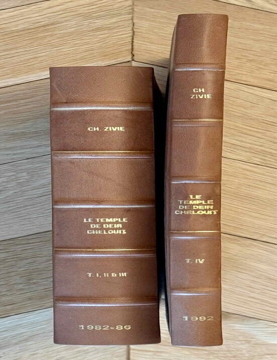 Item #M7472f Le temple de Deir Chelouit. Volume I (1-55): Inscriptions du propyl&ocirc;ne et de la porte du temple. Volume II (56-89): Inscriptions du pronaos. Volume III (90-157): Inscriptions du naos. Volume IV: Etude architecturale (complete set). ZIVIE-COCHE Christiane M. - AZIM Michel - DELEUZE Patrick - GOLVIN Jean-Claude.[newline]M7472f-00.jpeg