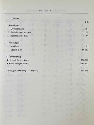 Egyptisch. Een inleiding in taal en schrift van het Middenrijk. I. Grammatica en syntaxis; II. Tekenlijsten, Oefeningen, Bloemlezing. 2 volumes (complete set)[newline]M7631a-08.jpeg