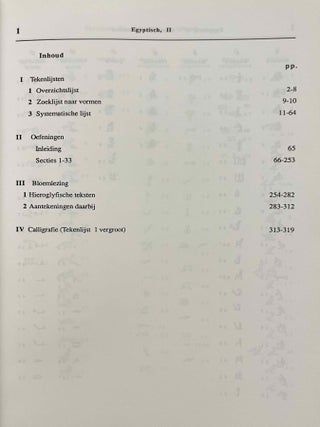 Egyptisch. Een inleiding in taal en schrift van het Middenrijk. I. Grammatica en syntaxis; II. Tekenlijsten, Oefeningen, Bloemlezing. 2 volumes (complete set)[newline]M7631b-09.jpeg