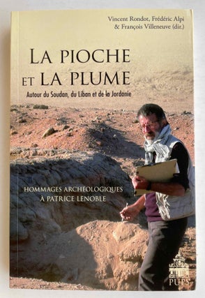 Item #M8357 La pioche et la plume. Autour du Soudan, du Liban et de la Jordanie. Hommages...