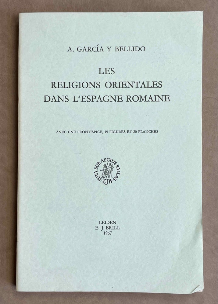 Item #M8829 Les religions orientales dans l'Espagne romaine. GARCÍA Y. BELLIDO Antonio.[newline]M8829-00.jpeg