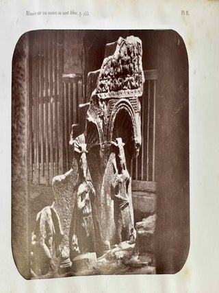 M&eacute;moire sur une mission au mont Athos (par l'abb&eacute; Louis Duchesne). Suivi d'un m&eacute;moire sur un ambon conserv&eacute; &agrave; Salonique; la repr&eacute;sentation des mages en Orient et en Occident durant les premiers si&egrave;cles, (par M. Bayet).
