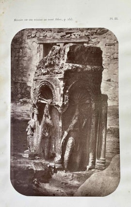 Mémoire sur une mission au mont Athos (par l'abbé Louis Duchesne). Suivi d'un mémoire sur un ambon conservé à Salonique; la représentation des mages en Orient et en Occident durant les premiers siècles, (par M. Bayet).