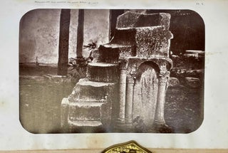 Mémoire sur une mission au mont Athos (par l'abbé Louis Duchesne). Suivi d'un mémoire sur un ambon conservé à Salonique; la représentation des mages en Orient et en Occident durant les premiers siècles, (par M. Bayet).