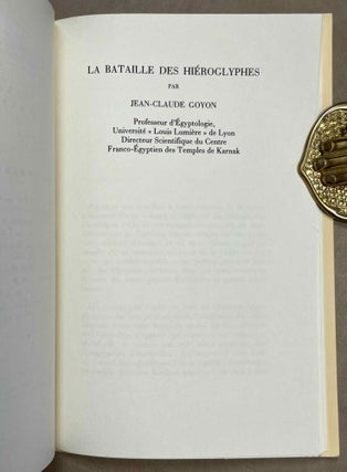 Lettre à M. Dacier, secrétaire perpétuel de l'Académie Royale des Inscriptions et Belles-Lettres, relative à l'alphabet des hiéroglyphes phonétiques. Employés par les Egyptiens pour inscrire sur leurs monuments les titres, les noms et les surnoms des souverains grecs et romains. Postface de Jean-Claude Goyon.