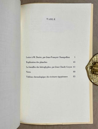 Lettre à M. Dacier, secrétaire perpétuel de l'Académie Royale des Inscriptions et Belles-Lettres, relative à l'alphabet des hiéroglyphes phonétiques. Employés par les Egyptiens pour inscrire sur leurs monuments les titres, les noms et les surnoms des souverains grecs et romains. Postface de Jean-Claude Goyon.