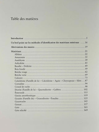 Pierres de l&rsquo;&Eacute;gypte ancienne. Guide des mat&eacute;riaux de l&rsquo;architecture, de la sculpture et de la joaillerie.[newline]M9920-08.jpeg